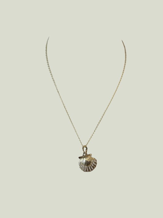 Congress Jewelers 14K Yellow Gold Sea Jewels Medium Diamond Scallop Pendant